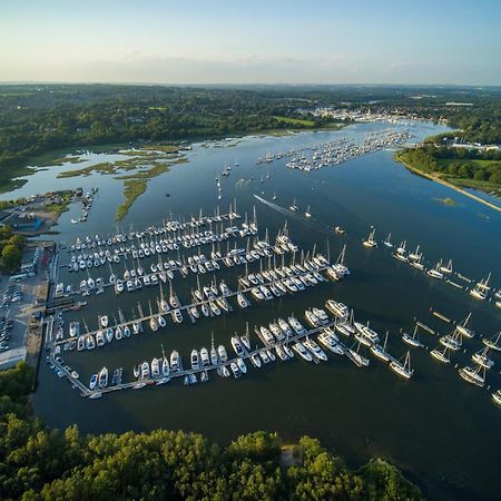 Mercury Yacht Harbour And Holiday Park Bursledon Exterior photo