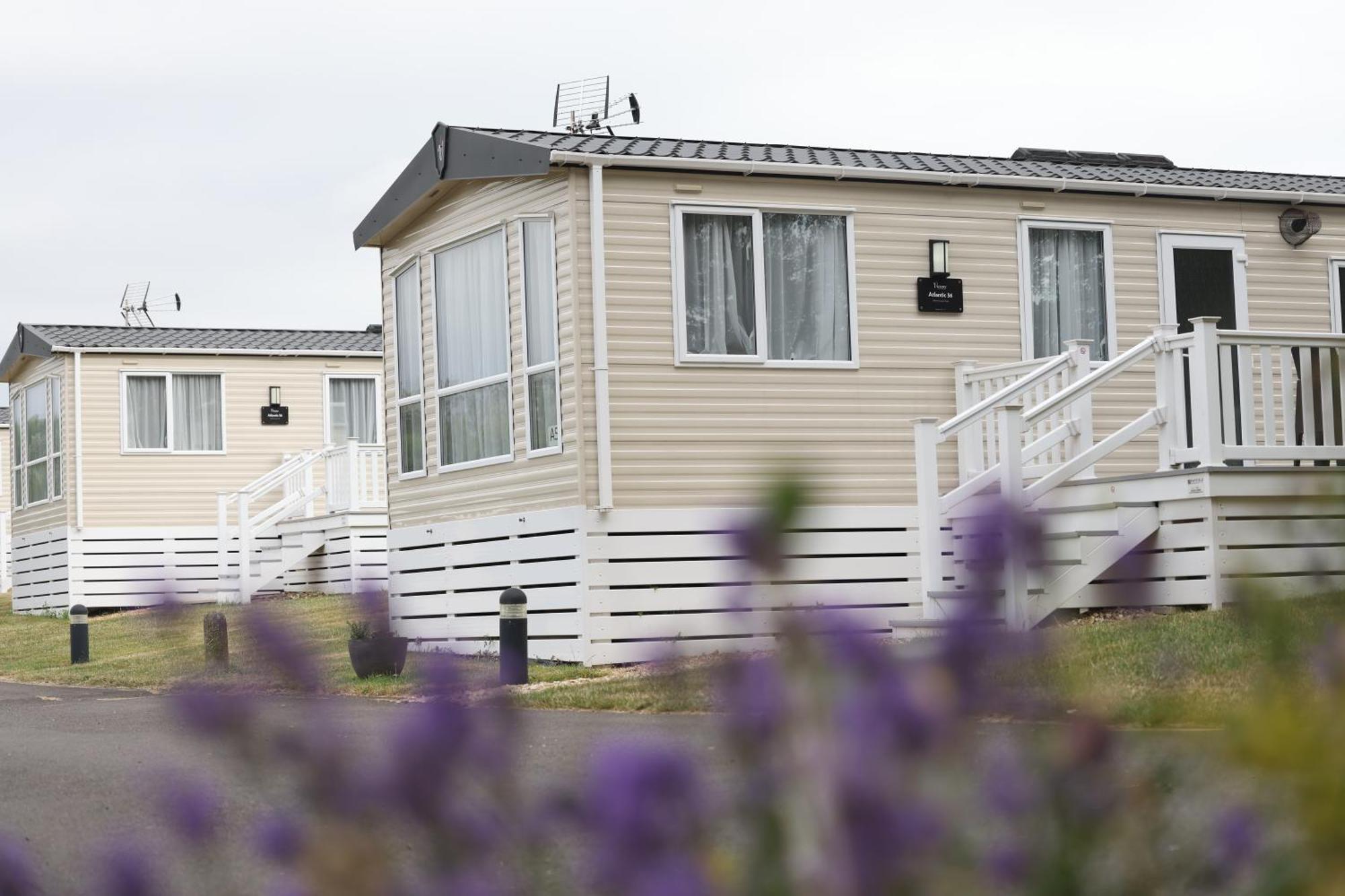 Mercury Yacht Harbour And Holiday Park Bursledon Exterior photo