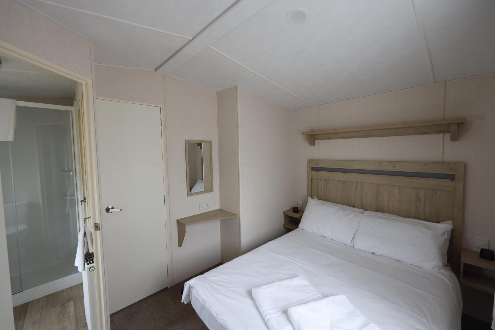 Mercury Yacht Harbour And Holiday Park Bursledon Exterior photo